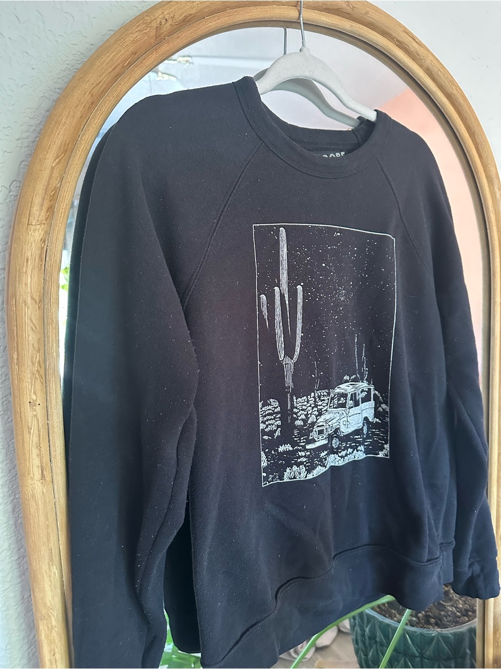 Black Graphic Desert Crewneck Sweatshirt size small